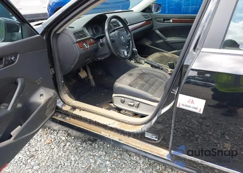 2013 Volkswagen Passat 3.6L V6 Sel Premium from USA, damaged, VIN 1VWCM7A3XDC062753